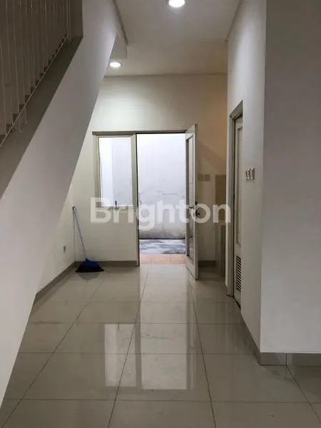 image RUMAH SIAP HUNI DI BSD LOKASI STRATEGIS (3)