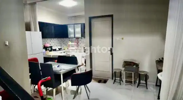 image RUMAH STRATEGIS 3 LANTAI, 5 KAMAR, HADAP TIMUR (3)