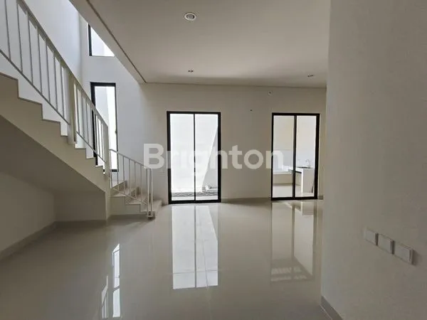 image RUMAH 2 LANTAI SEPERTI BARU TIDAK PERNAH DITEMPATI (3)