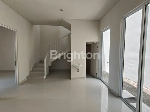 image RUMAH READY UNIT 2 LANTAI MODERN MINIMALIS SELANGKAH KE BANDARA JUANDA (3)
