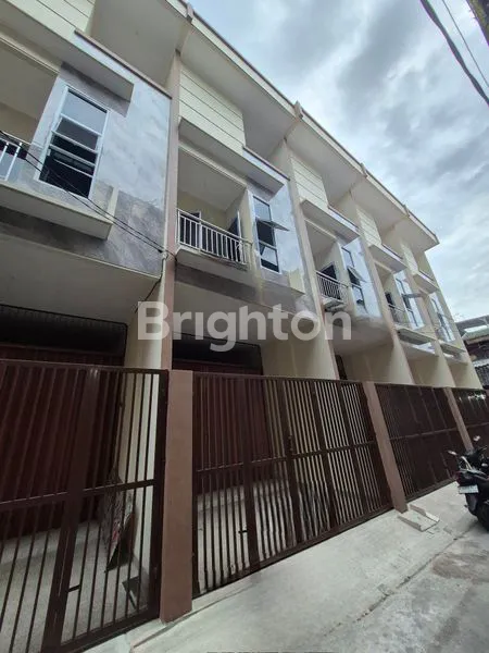 image RUMAH 3,5 LANTAI BARU DI JELAMBAR, SIAP HUNI (1)