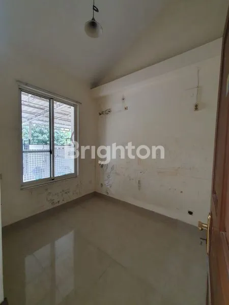 image RUMAH 1.5 LANTAI SIAP HUNI – TAMAN SEMANAN INDAH, DURI KOSAMBI, JAKARTA BARAT (4)