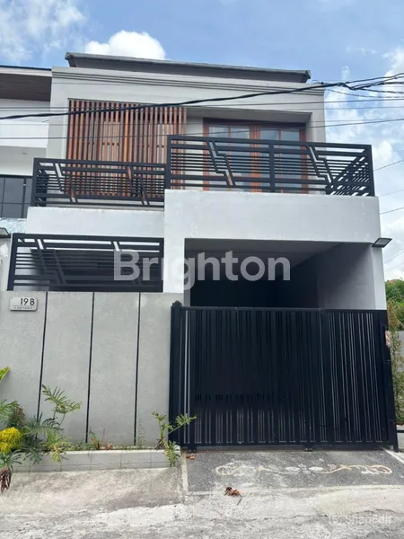 image DISEWAKAN RUMAH 2 LANTAI SIAP HUNI – LOKASI STRATEGIS (1)