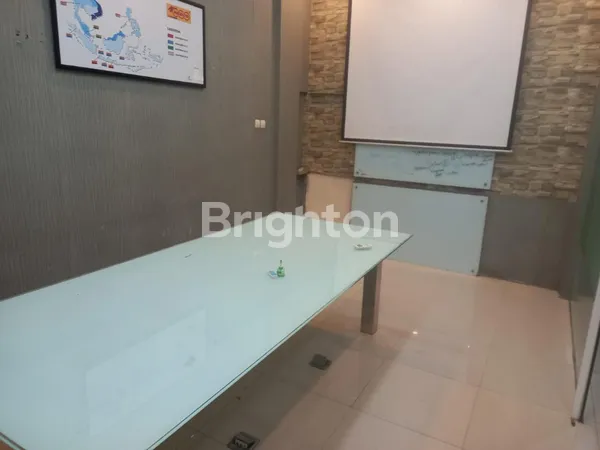image RUKO PANJI MAKMUR 3 LANTAI SIAP PAKAI COCOK UNTUK KANTOR, LOKASI STRATEGIS (2)