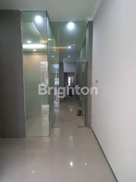 image RUKO PANJI MAKMUR 3 LANTAI SIAP PAKAI COCOK UNTUK KANTOR, LOKASI STRATEGIS (5)