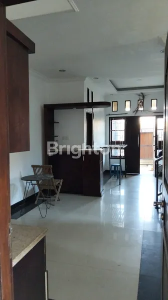 image DISEWAKAN RUMAH 2 LANTAI LUAS & NYAMAN – LOKASI STRATEGIS (4)