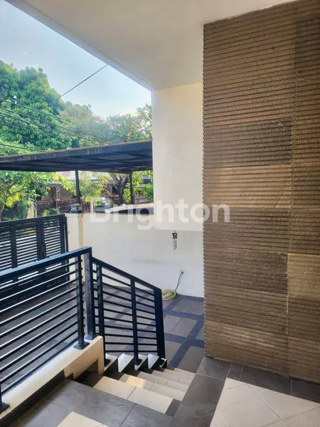 image RUMAH TERAWAT 2,5 LT SPLIT LEVEL PURI INDAH KEMBANGAN (1)