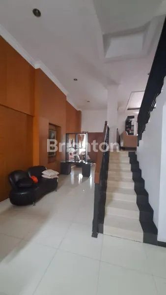 image RUMAH TERAWAT 2,5 LT SPLIT LEVEL PURI INDAH KEMBANGAN (3)