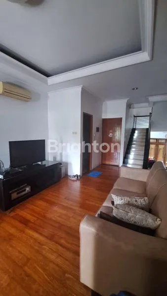 image RUMAH TERAWAT 2,5 LT SPLIT LEVEL PURI INDAH KEMBANGAN (4)