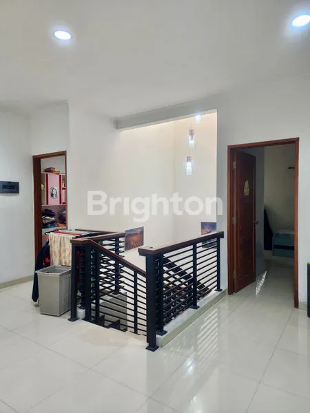 image RUMAH TERAWAT 2,5 LT SPLIT LEVEL PURI INDAH KEMBANGAN (6)