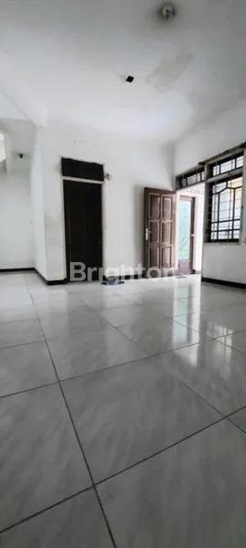 image RUMAH SECOND 2 LANTAI DI BARATAJAYA STRATEGIS DEKAT PUSAT KOTA (8)