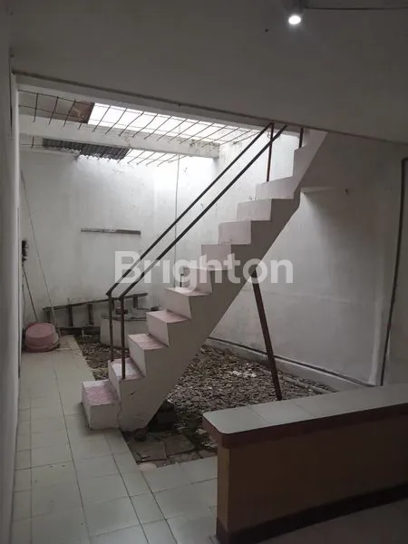 image DIJUAL RUMAH KOST + TOKO, AREA ARJOSARI DEKAT DENGAN MALL ARAYA - RS PERSADA - HOTEL GRAND MERCURE - TERMINAL ARJOSARI. CARPORT CUKUP 8 MOBIL (7)