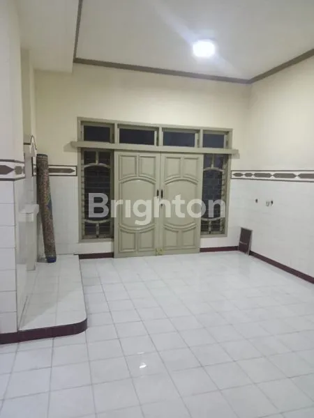 image DIJUAL RUMAH KOST + TOKO, AREA ARJOSARI DEKAT DENGAN MALL ARAYA - RS PERSADA - HOTEL GRAND MERCURE - TERMINAL ARJOSARI. CARPORT CUKUP 8 MOBIL (2)