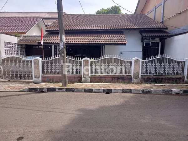 RUMAH LUAS DAN NYAMAN DI SUKARASA TANGERANG LOKASI STRATEGIS, DEKAT SEKOLAH, PERKANTORAN, DAN FASILITAS UMUM