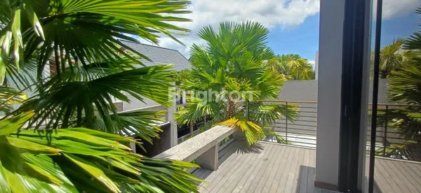 image BRAND NEW CONTEMPORARY 2-STOREY HOUSE ONLY 2 MINUTES WALKING DISTANCE TO LIVING WORLD MALL DENPASAR (8)