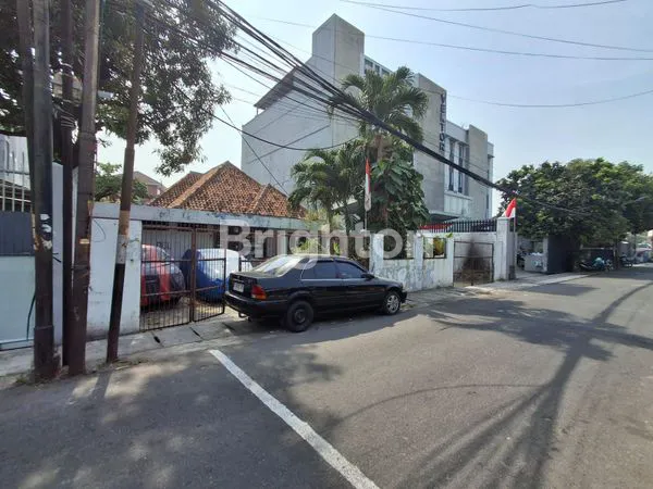 CITARUM - RUMAH LUAS STRATEGIS COCOK UNTUK TEMPAT USAHA – AREA CITARUM, JAKARTA PUSAT