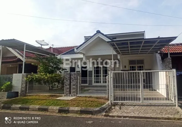 image RUMAH MEWAH 2 LANTAI SIAP HUNI BARU RENOVASI (1)