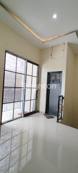 image RUMAH 2 LANTAI SIAP HUNI DI KEDINDING DEKAT KENJERAN (4)