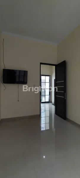 image RUMAH 2 LANTAI SIAP HUNI DI KEDINDING DEKAT KENJERAN (5)