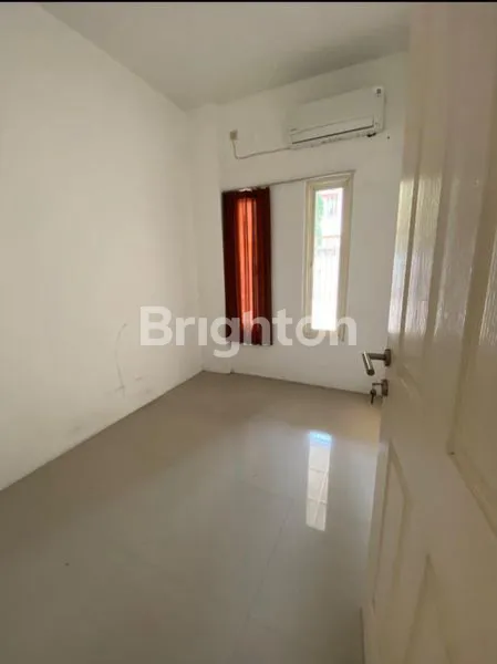 image RUMAH 2 LANTAI SIAP HUNI DAERAH KUTISARI KOTA SURABAYA (5)