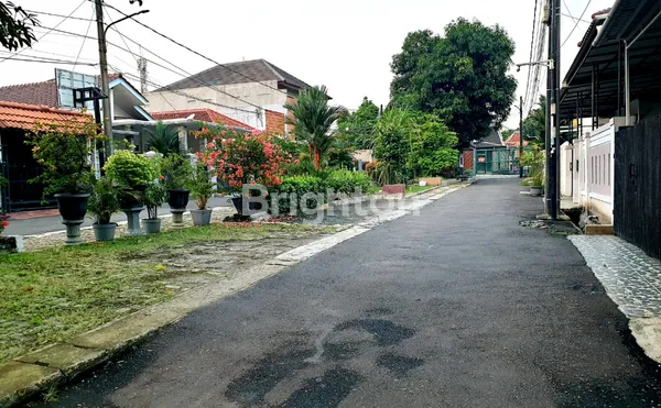 image RUMAH NEMPEL BINTARO — DEKAT SEMUA, TERMASUK KEBAHAGIAAN. (2)