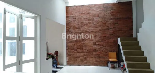 image DIJUAL RUMAH 2LANTAI SIAP HUNI DI CITRALAND UTARA,SURABAYA BARAT (3)
