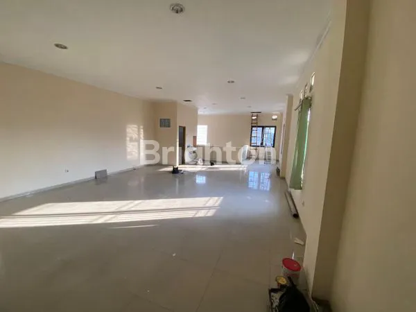 RUKO 2 LANTAI DI JL ADISUCIPTO SOLO