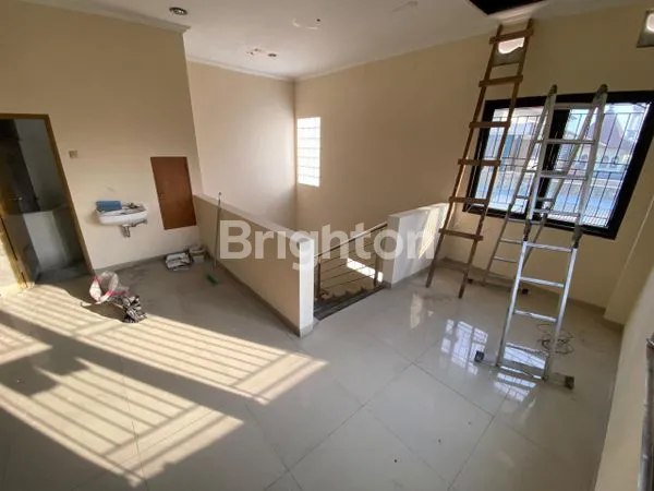 image RUKO 2 LANTAI DI JL ADISUCIPTO SOLO (4)