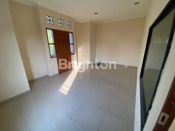 image RUKO 2 LANTAI DI JL ADISUCIPTO SOLO (2)