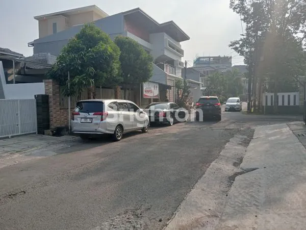 RUMAH TENTRAM PARAKAN BUAH BATU