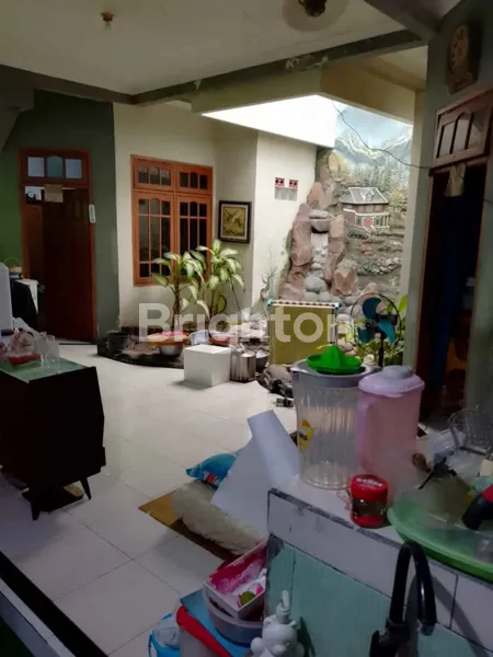 image RUMAH RUNGKUT LOKASI STRATEGIS DEKAT UPN DAN MERR (4)