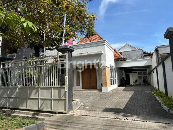 image RUMAH KLASIK JL BAWEAN STRATEGIS TENGAH KOTA COCOK UNTUK USAHA (1)