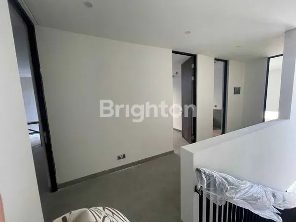 image RUMAH NEW MODERN TROPICAL CENTRAL PARK MULYOSARI  (6)