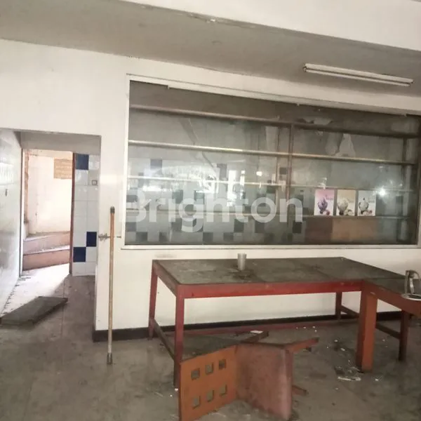 image RUKO HITUNG TANAH STRATEGIS DI JALAN PROF. DR. SOEPOMO, JAKARTA SELATAN (4)