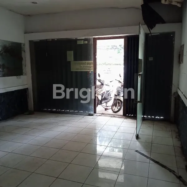 image RUKO HITUNG TANAH STRATEGIS DI JALAN PROF. DR. SOEPOMO, JAKARTA SELATAN (3)