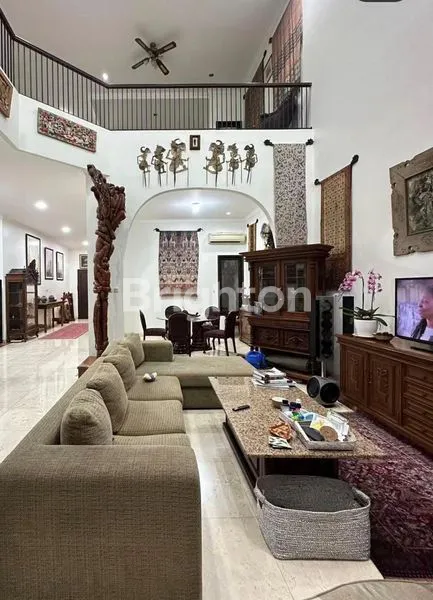 RUMAH MEWAH 2 LANTAI SHM, KOLAM RENANG, WARUNG JATI