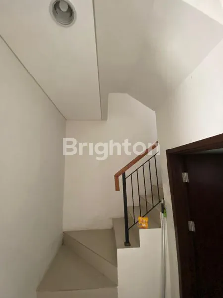 image RUMAH 3 KT SIAP HUNI DI VANYAPARK BSD (6)