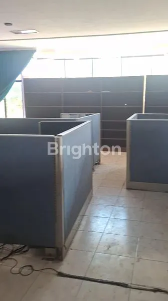 image RUMAH KANTOR 2 LANTAI DISEWAKAN  PINGGIR JALAN (8)