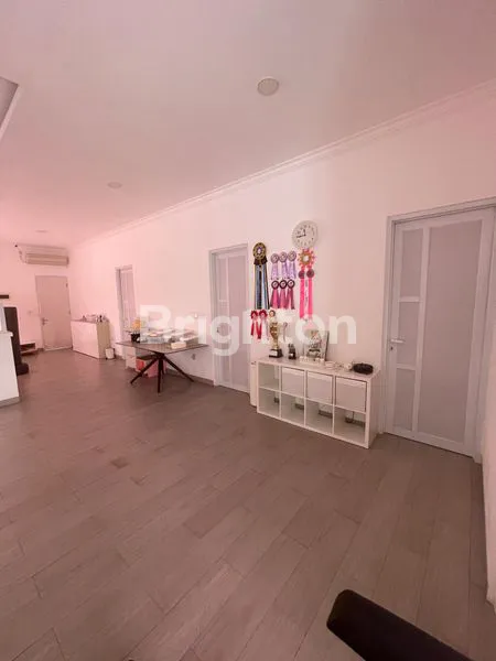 image RUMAH MEWAH 3 LANTAI GAYA MINIMALIS DI PAMULANG - SIAP HUNI, LOKASI STRATEGIS. (7)