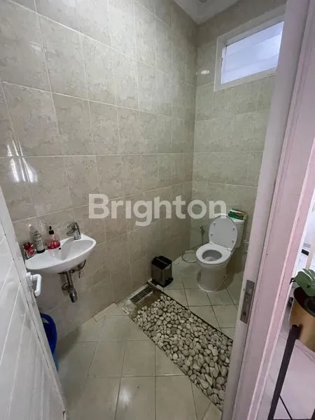 image RUMAH MEWAH 3 LANTAI GAYA MINIMALIS DI PAMULANG - SIAP HUNI, LOKASI STRATEGIS. (4)