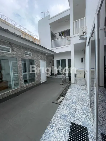 image RUMAH MEWAH 3 LANTAI GAYA MINIMALIS DI PAMULANG - SIAP HUNI, LOKASI STRATEGIS. (8)