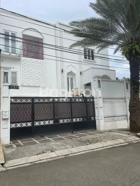 image RUMAH MEWAH 3 LANTAI GAYA MINIMALIS DI PAMULANG - SIAP HUNI, LOKASI STRATEGIS. (1)