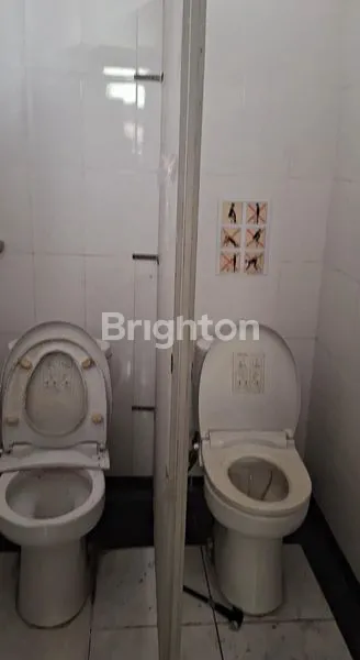 image DISEWAKAN RUMAH KANTOR 2 LANTAI PINGGIR JALAN (4)