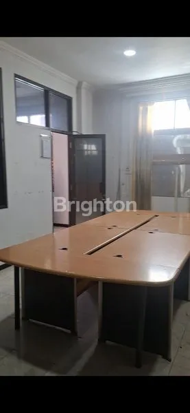 image DISEWAKAN RUMAH KANTOR 2 LANTAI PINGGIR JALAN (6)