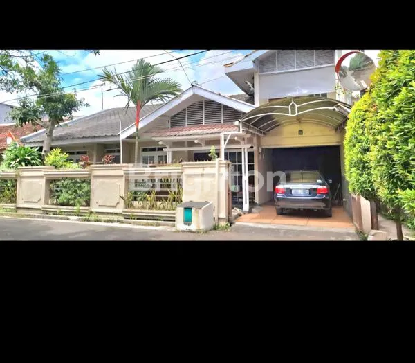 image RUMAH MEWAH  SAYAP BUAH BATU (1)