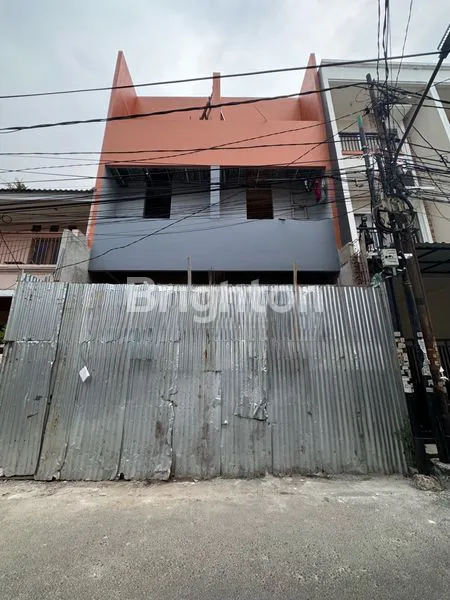 image RUMAH BARU 3 LANTAI ROW 2 MOBIL DEKAT MAL CENTRAL PARK DI TANJUNG DUREN (1)