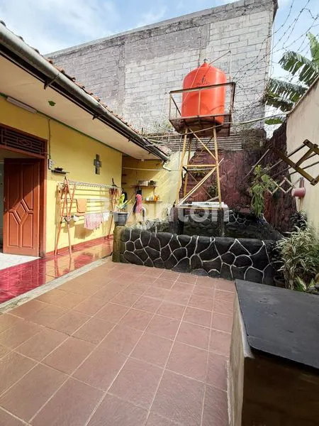 image DIJUAL RUMAH LUAS DI PINGGIR JALAN – LOKASI STRATEGIS & SIAP HUNI! (5)