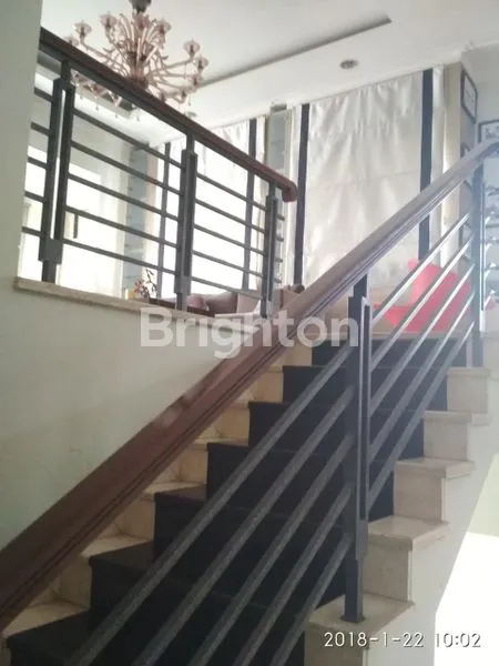 image TOWN HOUSE MEWAH 3 LANTAI DI SAMPING SOUTH QUARTER DEKAT LEBAK BULUS CILANDAK (5)