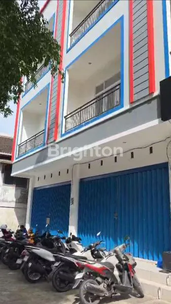 DISEWAKAN RUKO GANDENG 3 LANTAI PINGGIR JALAN BESAR