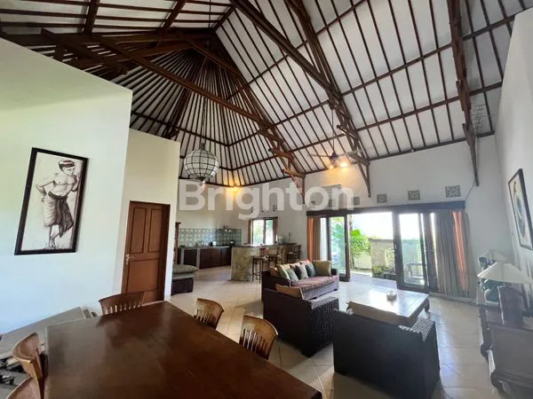 image DIJUAL /  LEASEHOLD VILLA GAYA CLASSIC DI JALAN RAYA PANTAI BERAWA , CANGGU - LOKASI STRATEGIS DAN NYAMAN (2)